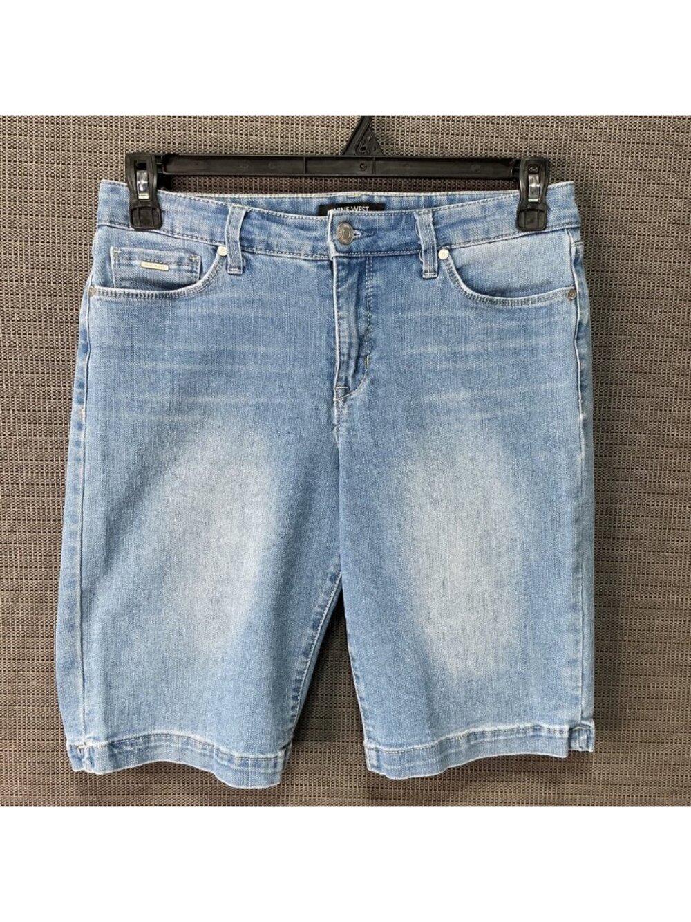 Nine West Woman's Gramercy Bermuda Denim Shorts Size 8 Blue Casual Stretchy